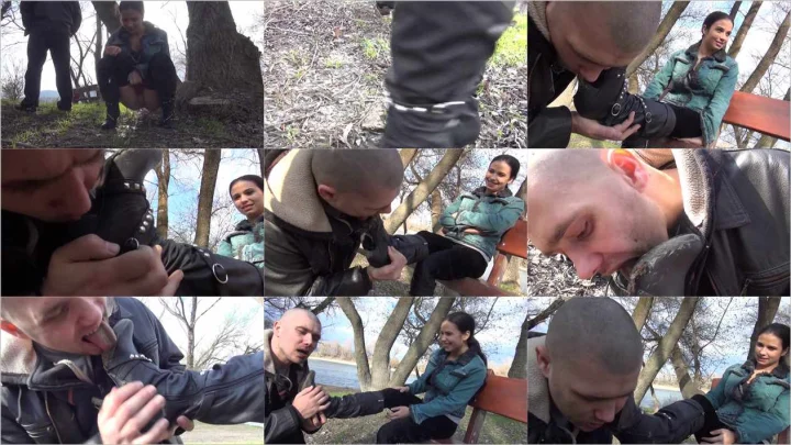 Screenshot 1 aus Dark side of mira: piss & mud – the kinkiest boots domination ever