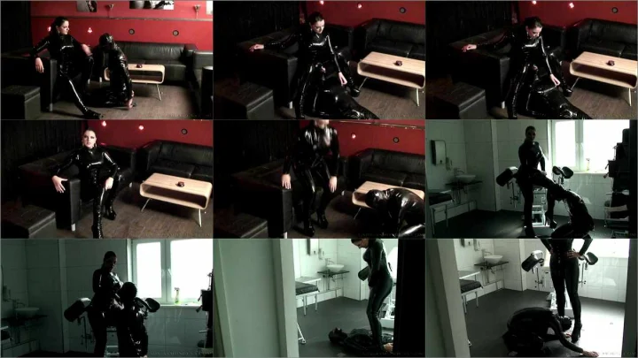 Screenshot 1 aus Perfectly Tiled Clinic Room. Wet Pleasure For Rubber Slave, With a Generous Golden Shower