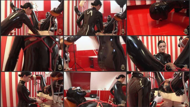 Screenshot 1 aus Lady Elena – Speculum 1