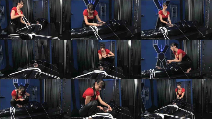 Screenshot 1 aus Miss Elektra – Spiked Female Domination Full Video