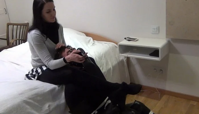 Goddess Mistress Paula Bondage and Foot-Fetish. bondishboys com