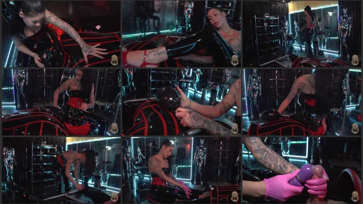 Screenshot 1 aus Lady Cora – Rubber Enclosed 2