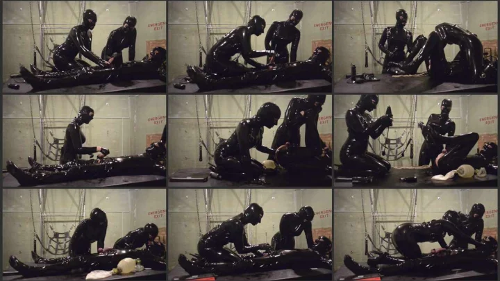 Screenshot 1 aus Rubber Fetish, CBT and Strap-on – TThe Rubber Bunker (PART 2: Cock Control)