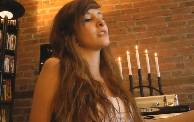 Video abspielen: Pantyhose Domination – Mikaila’s Devoted Slave. Dreamgirls In Socks Studio