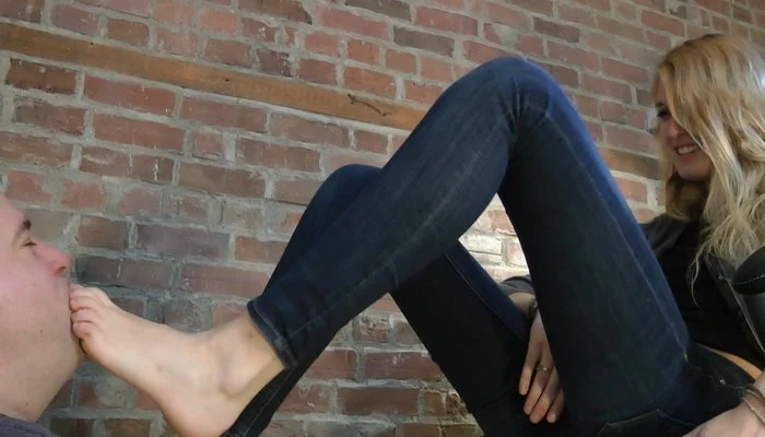 Foot Smother – Presley’s Sweaty Feet Challenge