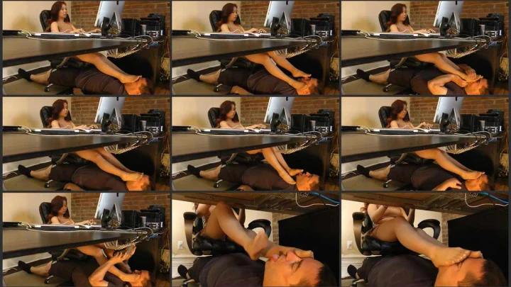 Screenshot 1 aus Ofice Foot Domination Tamara’s Business Hours – Dreamgirls In Socks Studio
