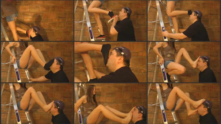 Screenshot 1 aus Foot Worship – Cassandra’s Renovation – Dreamgirls In Socks Studio