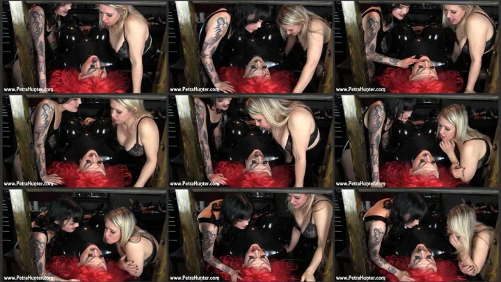 Screenshot 1 aus Mistress Petra Hunter and Mistress Victoria Vixen Double Domination – Spit Bitch