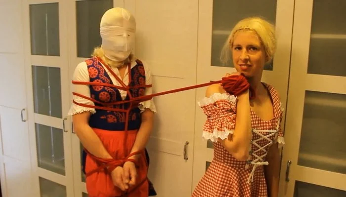 Video abspielen: Sissy Michael – We’re In This Together. bondishboys com