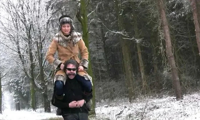 Video abspielen: Empress Victoria – Cruel Mistress from Germany, Winter Ponyride