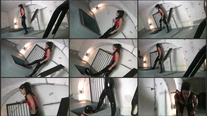 Screenshot 1 aus The Hunteress United Kingdom Mistress, Bootlicker In The Hole
