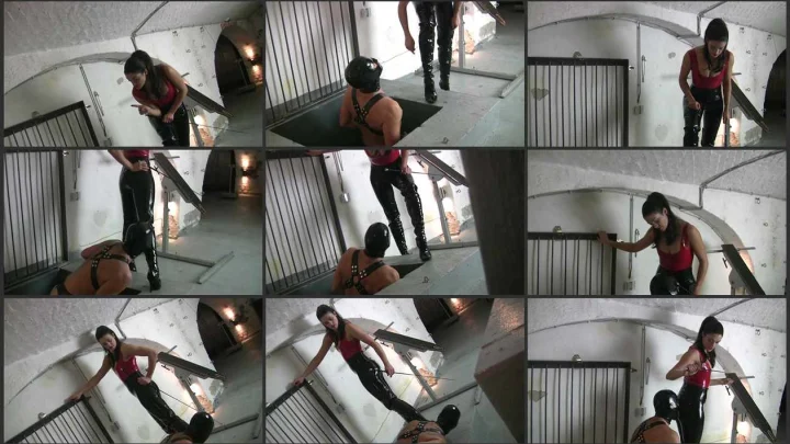 Screenshot 1 aus The Hunteress United Kingdom Mistress, Worship Me Slave!