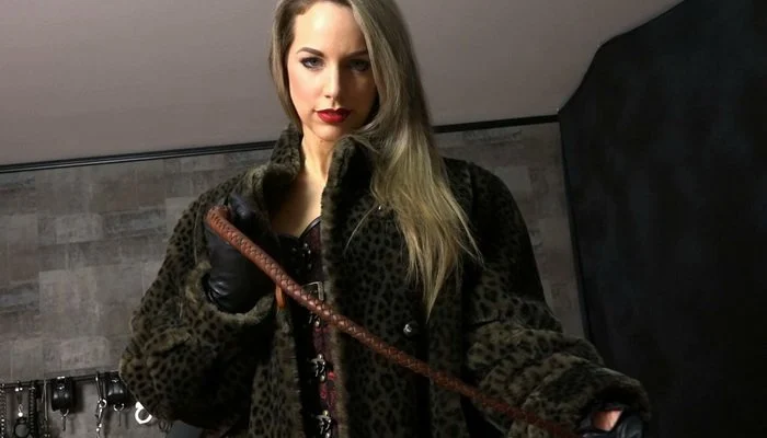 Mistress Madeleine – Germany FemDom, Venus in Furs
