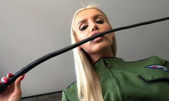 Video abspielen: Lady Marisa Czechoslovakia Mistress, Pilot Whip