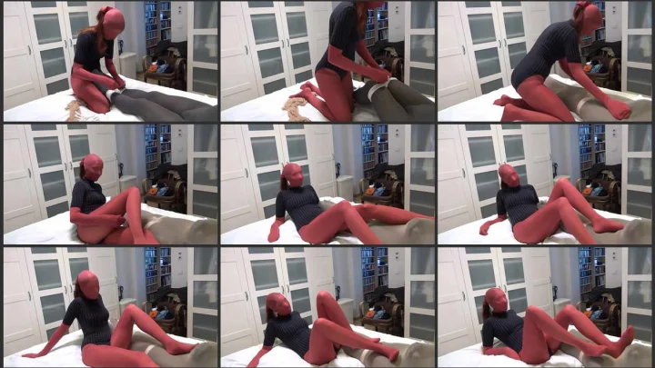 Screenshot 1 aus Lady Renee – Girl in Pantyhose Encasement Fetish Footjob. bondishboys com
