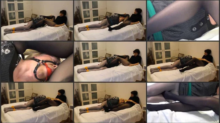 Screenshot 1 aus Lucia – Tease and Denial Footjob. bondishboys com