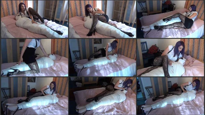 Screenshot 1 aus Lady Cathrin, Nylon Encasement Bondage With Straps – the Video. bondishboys com