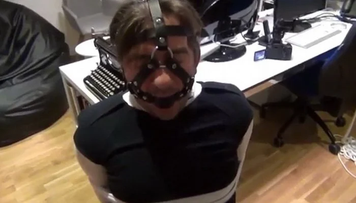 Video abspielen: Femdom Wife Forces Husband Into Crossdressing and Bondage. bondishboys com