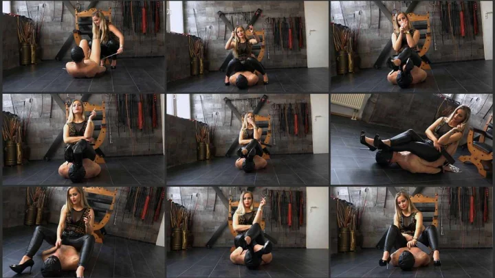 Screenshot 1 aus Miss Cassandra – German FemDom Mistress, I Relax, You Suffer