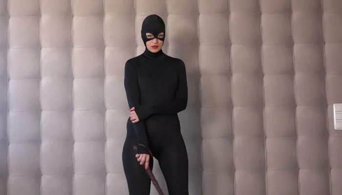 Video abspielen: Cruel Georgia Mistress Iveta, Catwoman Series – The Bullwhips