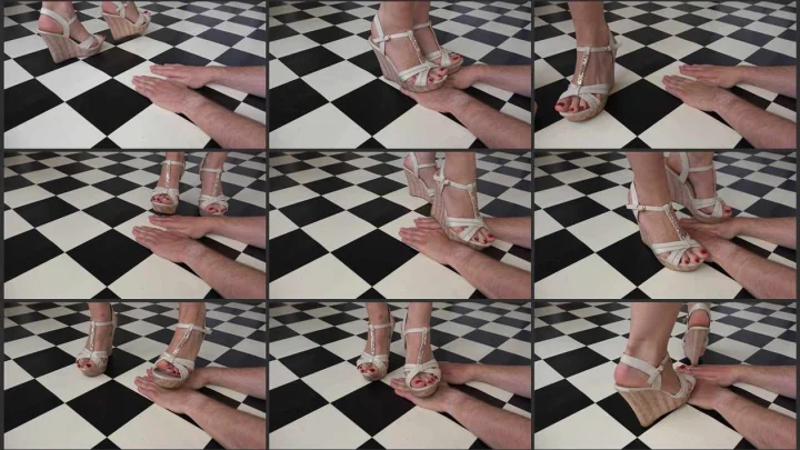 Screenshot 1 aus Cruel Georgia Mistress Iveta, Brutal Hand Trampling