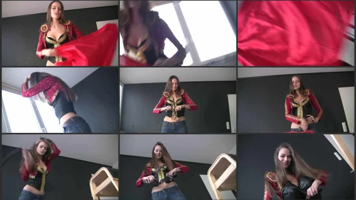 Screenshot 1 aus Cruel Georgia Mistress Iveta, Girdle Thrashing