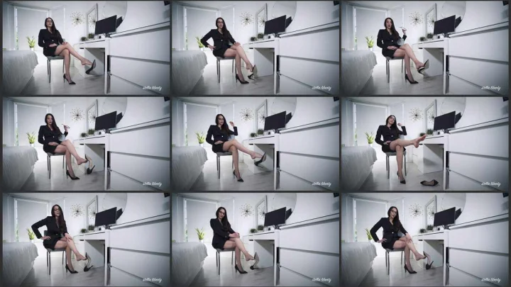 Screenshot 1 aus Crossed Legs Fetish, Office Bitch Dangling – Stella Liberty Femdom Video