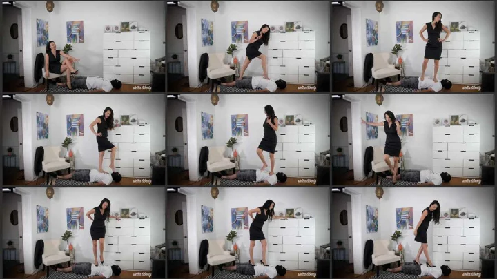 Screenshot 1 aus Foot Domination, Carpet Counseling – Stella Liberty Femdom Video