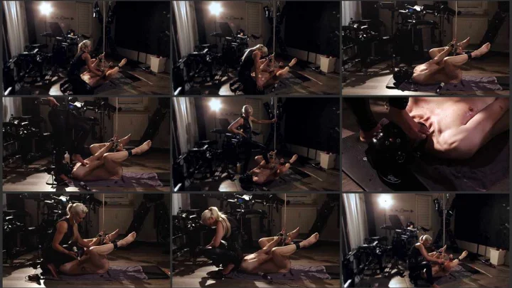 Screenshot 1 aus Endless tease and denial – Baroness Davina Dust