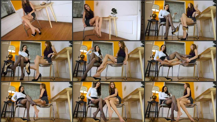 Screenshot 1 aus Star Nine and Stella Liberty, Boss Age Regression – Stella Liberty Femdom Video