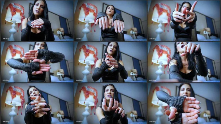 Screenshot 1 aus Femdom POV, Sharp Nails Hand Domination Raven Eve – Stella Liberty Femdom Video