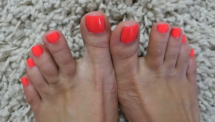 Video abspielen: Foot Fetish, Neon Toe Tease – Stella Liberty Femdom Video