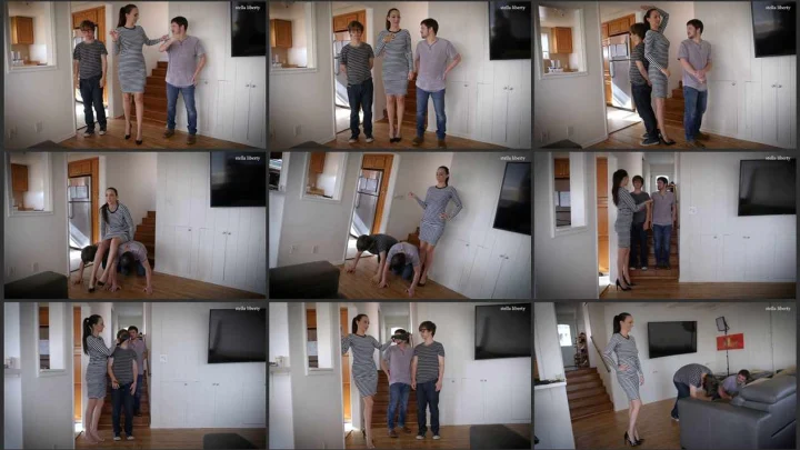 Screenshot 1 aus Size Comparison, But I Ordered Real Men – Stella Liberty Femdom Video