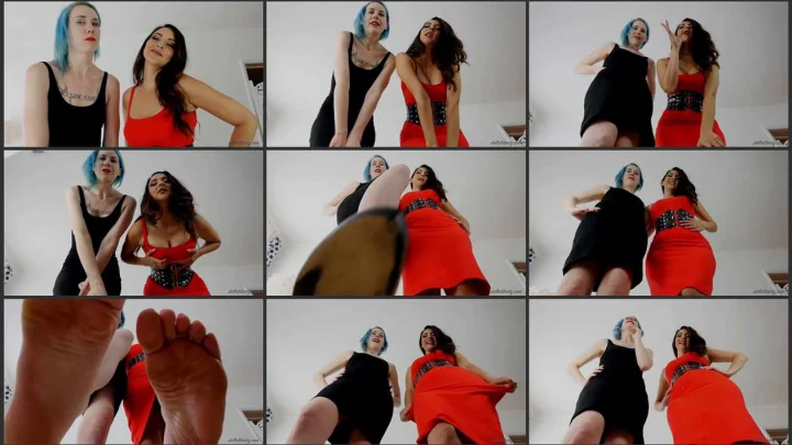 Screenshot 1 aus Shrinking Fetish, Double Giantess w Lux Lives & Stella Liberty – Stella Liberty Femdom Video