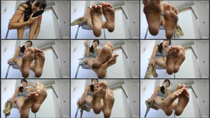 Screenshot 1 aus Dirty Feet, Dirtiest Sandal Feet You’ve Ever Seen JOI – Stella Liberty Femdom Video