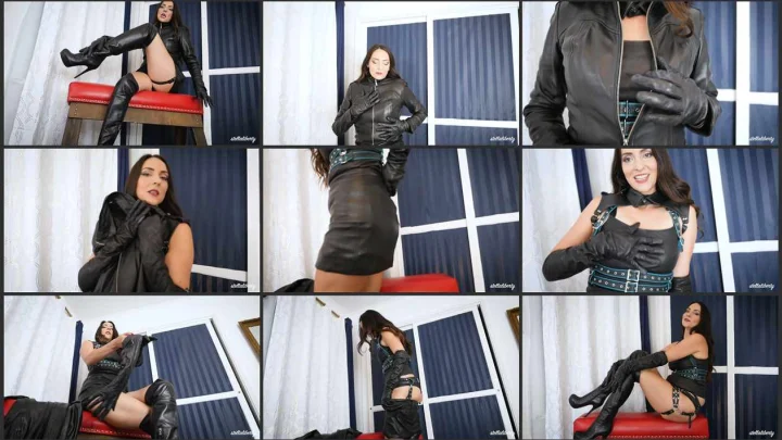 Screenshot 1 aus Leather Femdom POV, Leather Overload – Stella Liberty Femdom Video