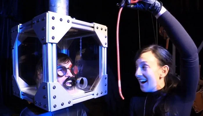 Video abspielen: Crazy Headbox, Piss and CBT, Catheter Piss with Elise Graves and Tony Orlando