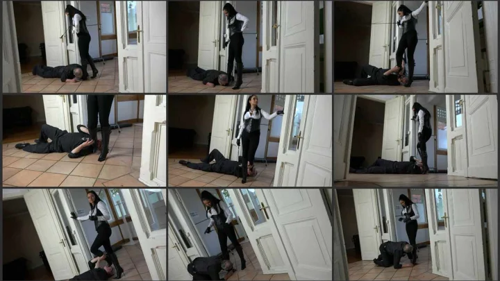 Screenshot 1 aus Bootlicker in The Hall – German Femdom Miss Jenna Dee