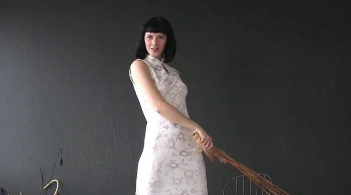 Video abspielen: Asian Domination – German Femdom Mia Mane (Miss Melena)