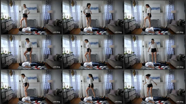 Screenshot 1 aus Foot Domination, 9am Trampling – Stella Liberty Femdom Video