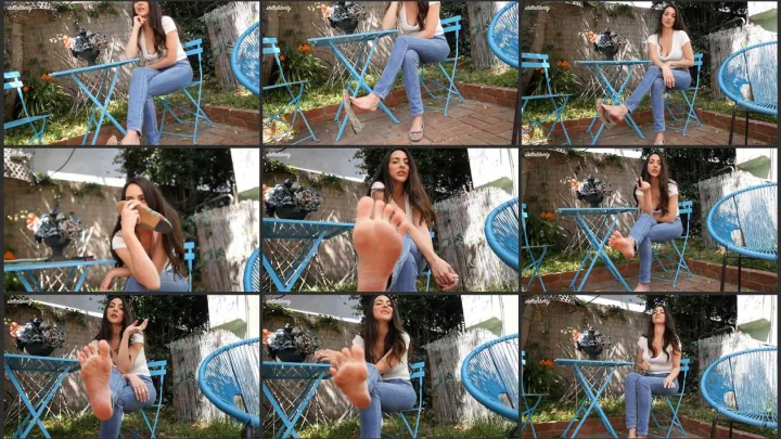 Screenshot 1 aus Feet Joi, Family Reunion for Foot Boy – Stella Liberty Femdom Video