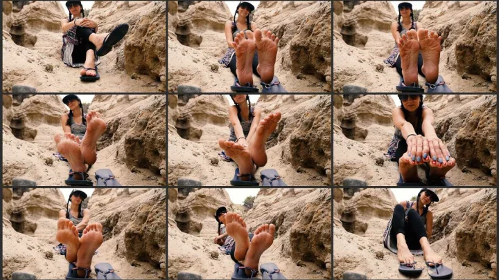 Screenshot 1 aus Highly Arched Feet, Sole Tease In The Canyon – Stella Liberty