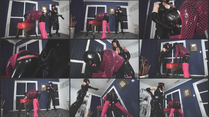 Screenshot 1 aus Forced Femdom – Final Exam Day at the Rubber Slut Academy with Mistress Andrea Untamed