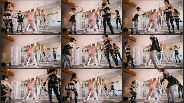 Screenshot 1 aus Corporal Punishment in Latex, Whipping Reflections with Andrea Untamed and Stella Liberty