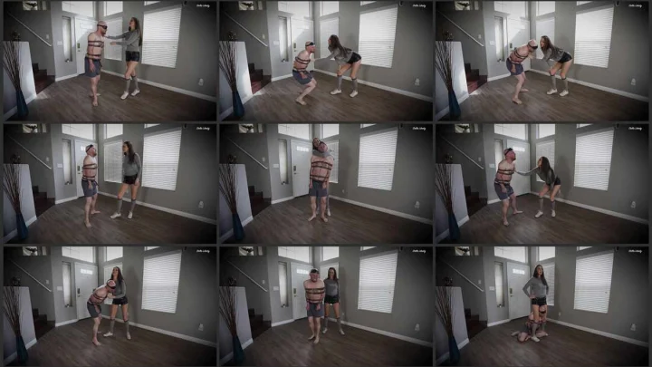 Screenshot 1 aus Hand Over Mouth, Get My Kicks – Stella Liberty Femdom Video