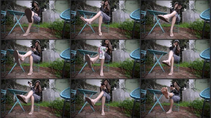 Screenshot 1 aus Dangling Shoe Fetish, Sandal Bitch – Stella Liberty Femdom Video