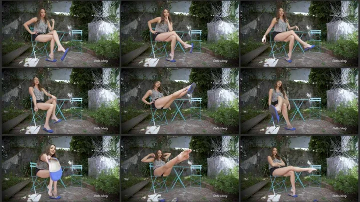 Screenshot 1 aus Feet JOI, Perving in Public – Stella Liberty Femdom Video