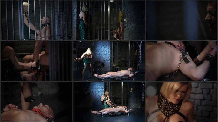 Screenshot 1 aus The nerd – feet – Baroness Davina Dust