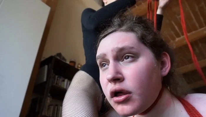 Video abspielen: Tie a Neck Rope, Red Face – Blue Face with Elise Graves and Tai Crimson