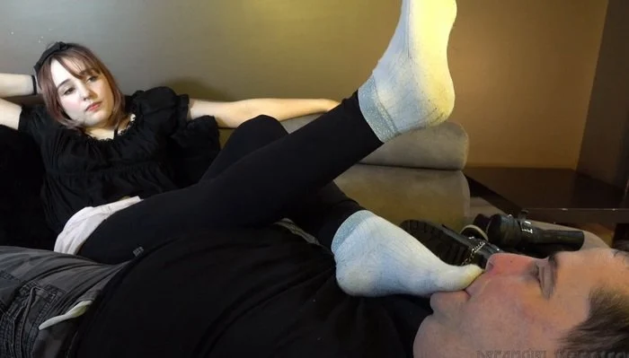 Video abspielen: Tights Fetish, Carmela’s Mysterious Session – Dreamgirls In Socks